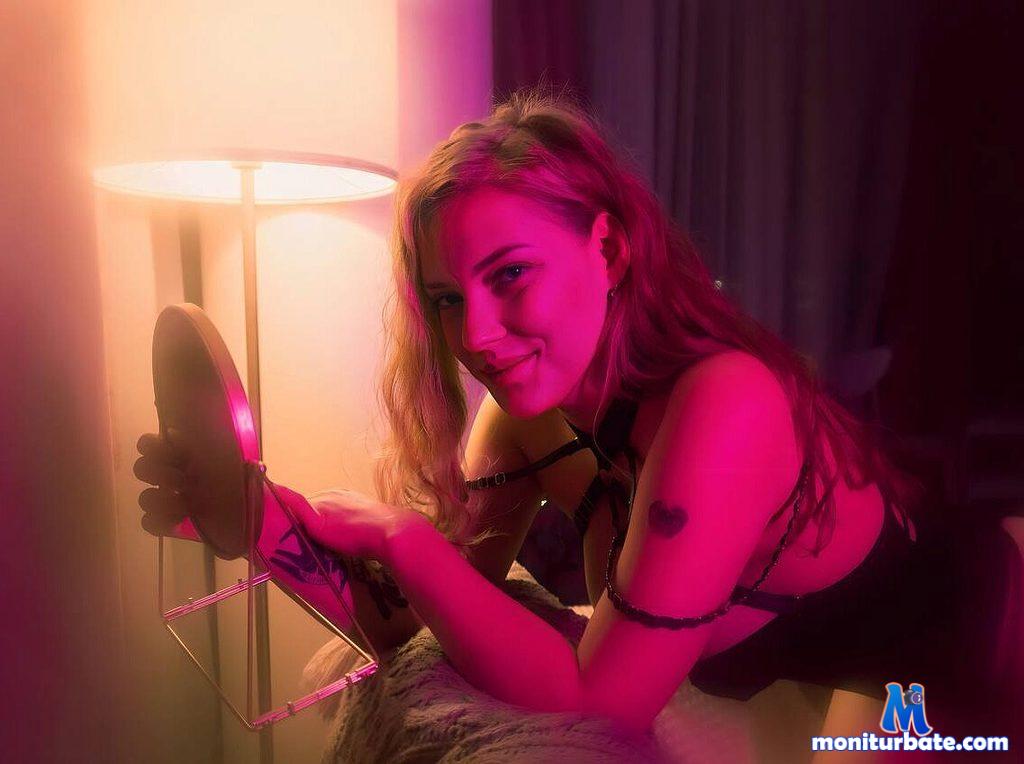 gwen-gillingham Flirt4free performer Feet Small Penis Humiliation Boss / Secretary Dirty Talk Student/Teacher Vibrator Jerk off Instruction Stockings/Panty Hose Whip Legs Piercings and Tattoos Humiliation Tickler Tickling Cosplay Smoking Food