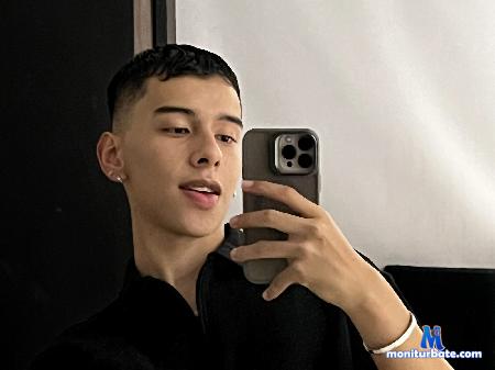 aidden-royce flirt4free performer Positive energy, good vibes, and endless curiosity. Looking for someone to share it with!