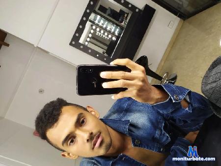 andreu-madry flirt4free performer Hi guys welcome to my room!