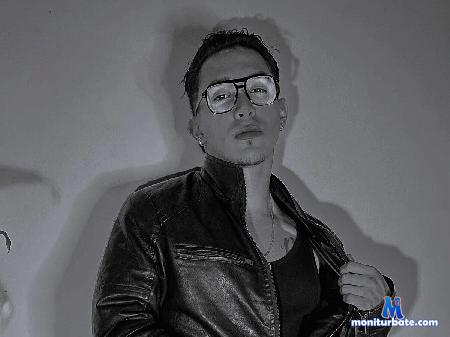 mattew-dluca flirt4free performer ⚜️I do not come to meet common fantasies. I come to awaken new. ⚜️