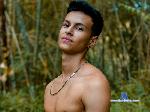 bry-busta flirt4free livecam show performer soy un chico dulce que le encantan las personas mayores, y quiero que me hagas tu favorito
