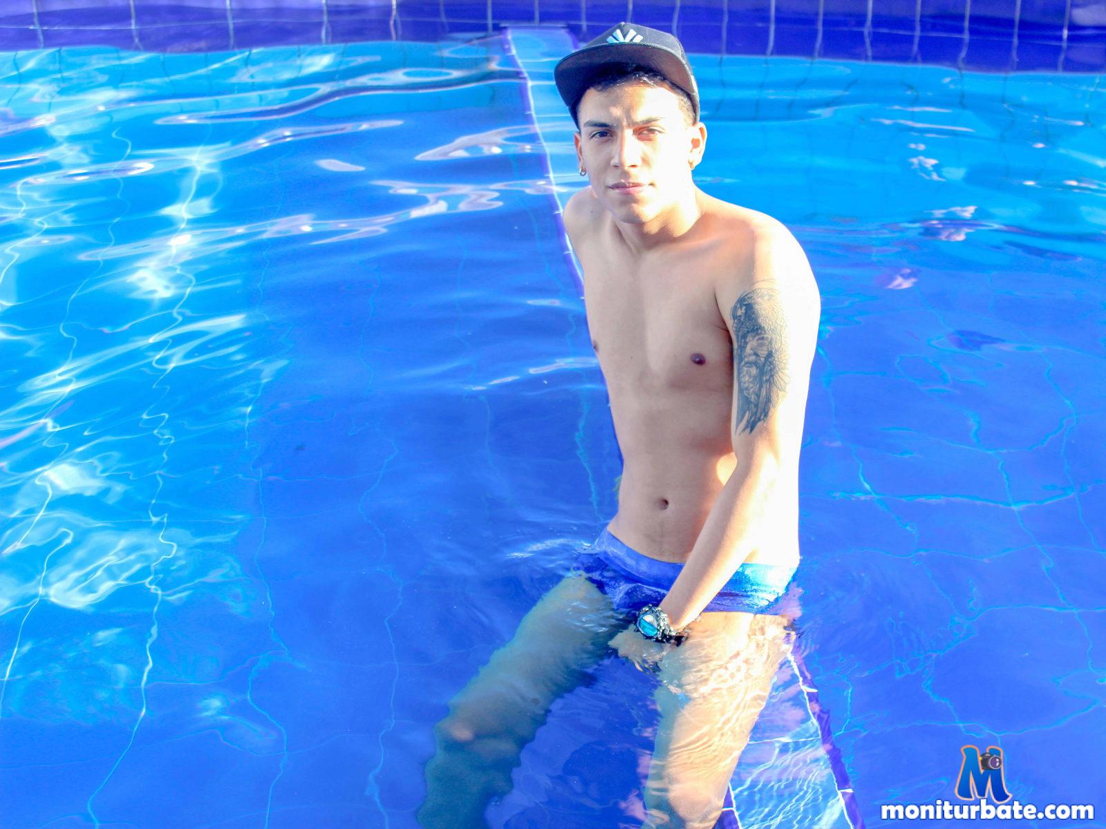 david-croms Flirt4free performer Feet Paddling/Spanking/Whips Role Play/Costumes Submission Boss / Secretary Dirty Talk Doctor / Nurse Domination Piercings and Tattoos Tickler Smoking Pain and Punishment Armpit