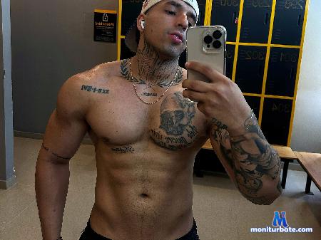 darius-phoenixx flirt4free performer Underneath my composed exterior, there's a fire that craves to burn wild and free.