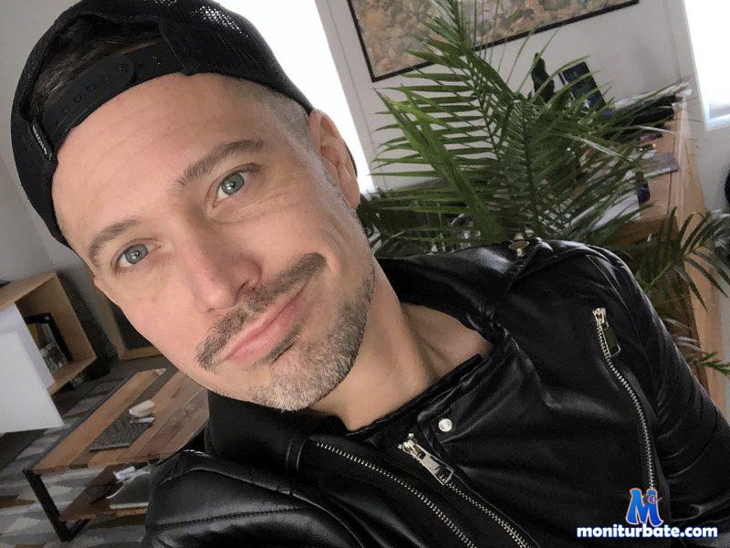 alekzender-leather Flirt4free performer Role Play/Costumes Boss / Secretary Master / Slave Student/Teacher Cum Eating Latex Sugar Daddy Bad Cop/Good Cop Leather Voyeurism Cosplay Wet and Messy Exhibitionism
