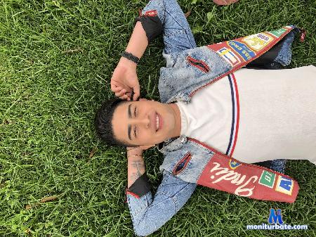 cristian-calvin flirt4free performer #Master #male #feet #domfag #smooth #hairy #twink #latin #sexy #pigmoney #slave #findom