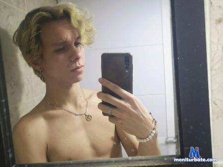andrew-hotlatin flirt4free performer I'm a naughty boy 