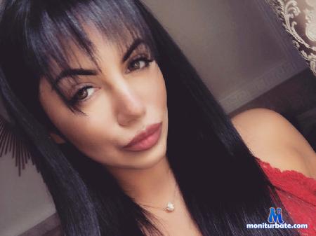 ray-lienee flirt4free performer Hello everybody! If you want to meet a beautiful brunette, then you got exactly the room!