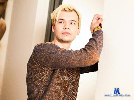 brandon-hucky flirt4free performer I can make you happy, I can make you laugh, I can be your one.