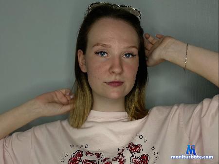 ainsley-fentress flirt4free performer Hi sweet! we want play! Play with us pls!