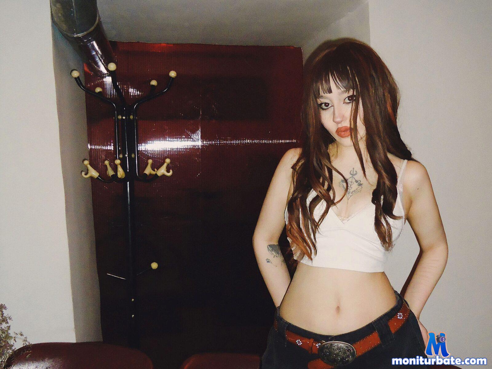 white-kitsu Flirt4free performer Vibrator Teasing Piercings and Tattoos Spanking Cosplay