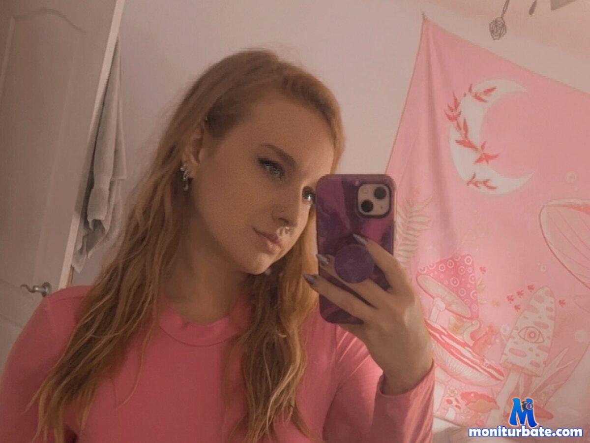 ariel-emerald Flirt4free performer Nipple Biting Nipple Play Butt Plug Teasing Piercings and Tattoos