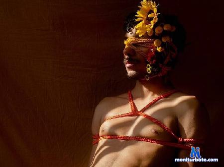 miguel-twunk flirt4free performer on the line between the sweet and devil things.  What do you have in mind for  ? 