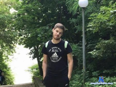oliver-holland flirt4free performer Hello guys! Im online and very playful today ;)