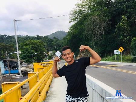 alan-abbott flirt4free performer THE KEY IS NOT FINDING SOMEONE WITH YOUR SAME LIKES, BUT WITH YOUR SAME WIN