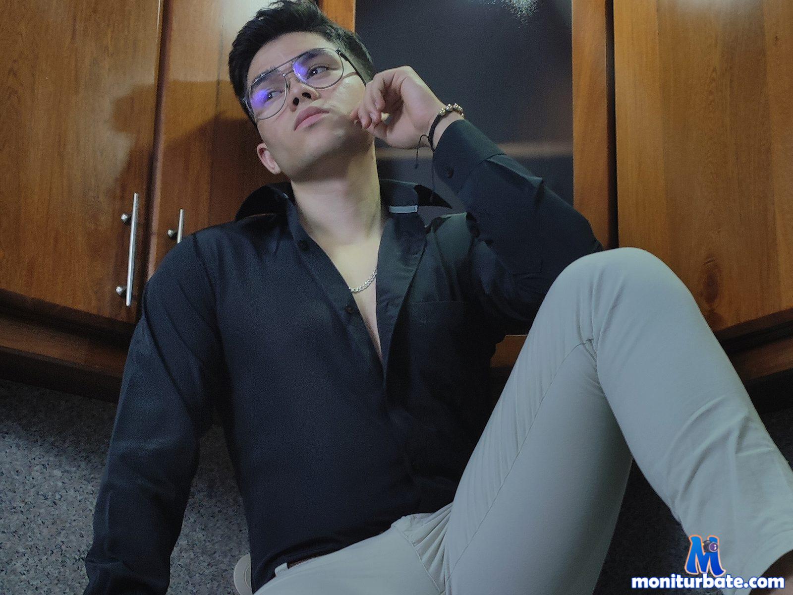 matteo-reyes Flirt4free performer Feet Nipple Play Prisoner/Guard Domination Jerk off Instruction Bondage Coach/Trainee Cowboy/Cowgirl Anal Beads Leather Rope Play Ben Wa Balls Flight Attendant/Pilot Exhibitionism Muscle Worship Fleshlight