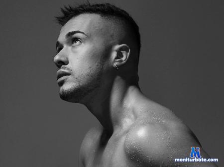 daniel-an flirt4free performer I will surprise you with my awesome body and my great show, come here with no regrets