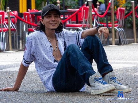 leonardo-santos flirt4free performer Hi Welcome to my room