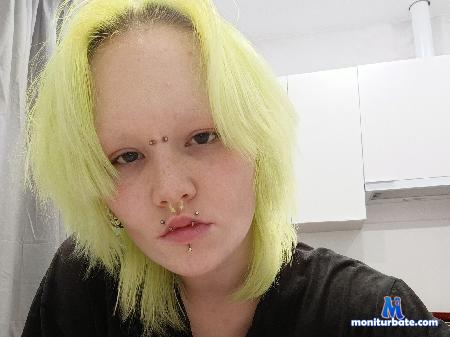 carline-berdy flirt4free performer Hi sweet! we want play! Play with us pls!