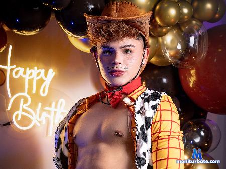 emiliano-sanchez flirt4free performer Hello, welcome to my room! If you like what you see, write to me. thanks you 