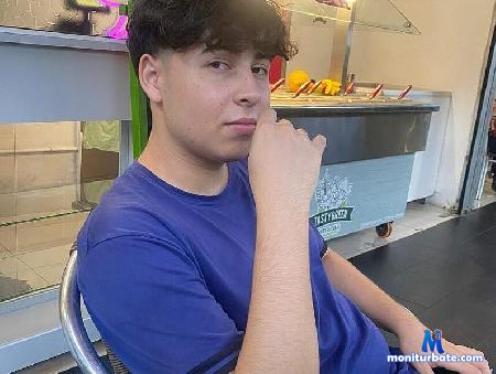 bruce-max flirt4free performer I'm a tender, hot latin boy. I want to make you feel crazy things. You won't regret it.