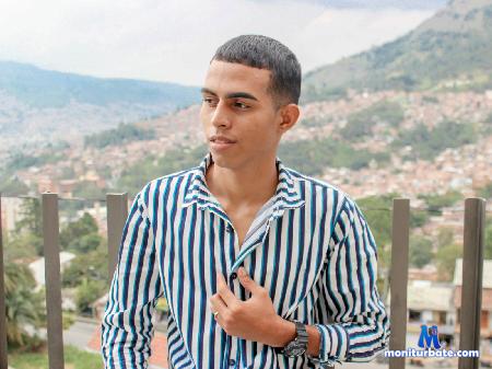 tom-holly flirt4free performer conmigo encontraras toda la diversion que buscas ven disfrutemos juntos #bixesual