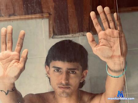 nathan-maxime flirt4free performer Delgated Latino Chico with great attribute in the midst of his legs
