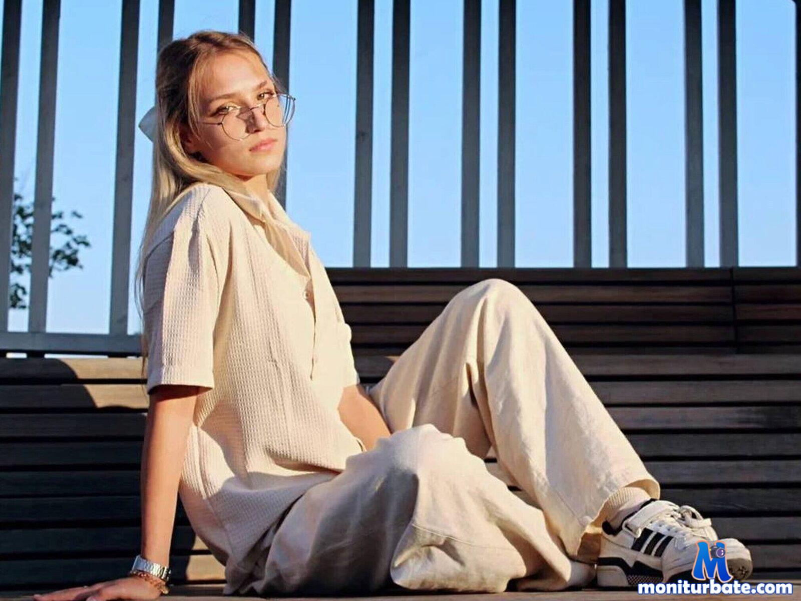 roseanna-holaday Flirt4free performer Feet Nipple Biting Nipple Play Butt Plug Face Sitting Glass Dildo Nipple Clamps Slaves Bad Cop/Good Cop Cheerleader/Jock Giant Dildo Spanking Cosplay Flight Attendant/Pilot Rimming Crop Chastity Device