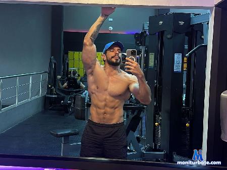 robert-hunk flirt4free performer   a lot of muscle to play! readys?
