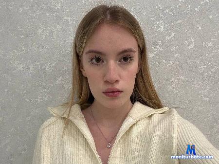 kellye-pomiecko flirt4free performer Quiet Girl Energy status: currently blushing. 