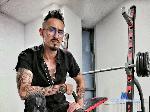 barney-cruise flirt4free livecam show performer I have a swimmer body and I just love to pump my huge cock for you,I love to give more then I own
