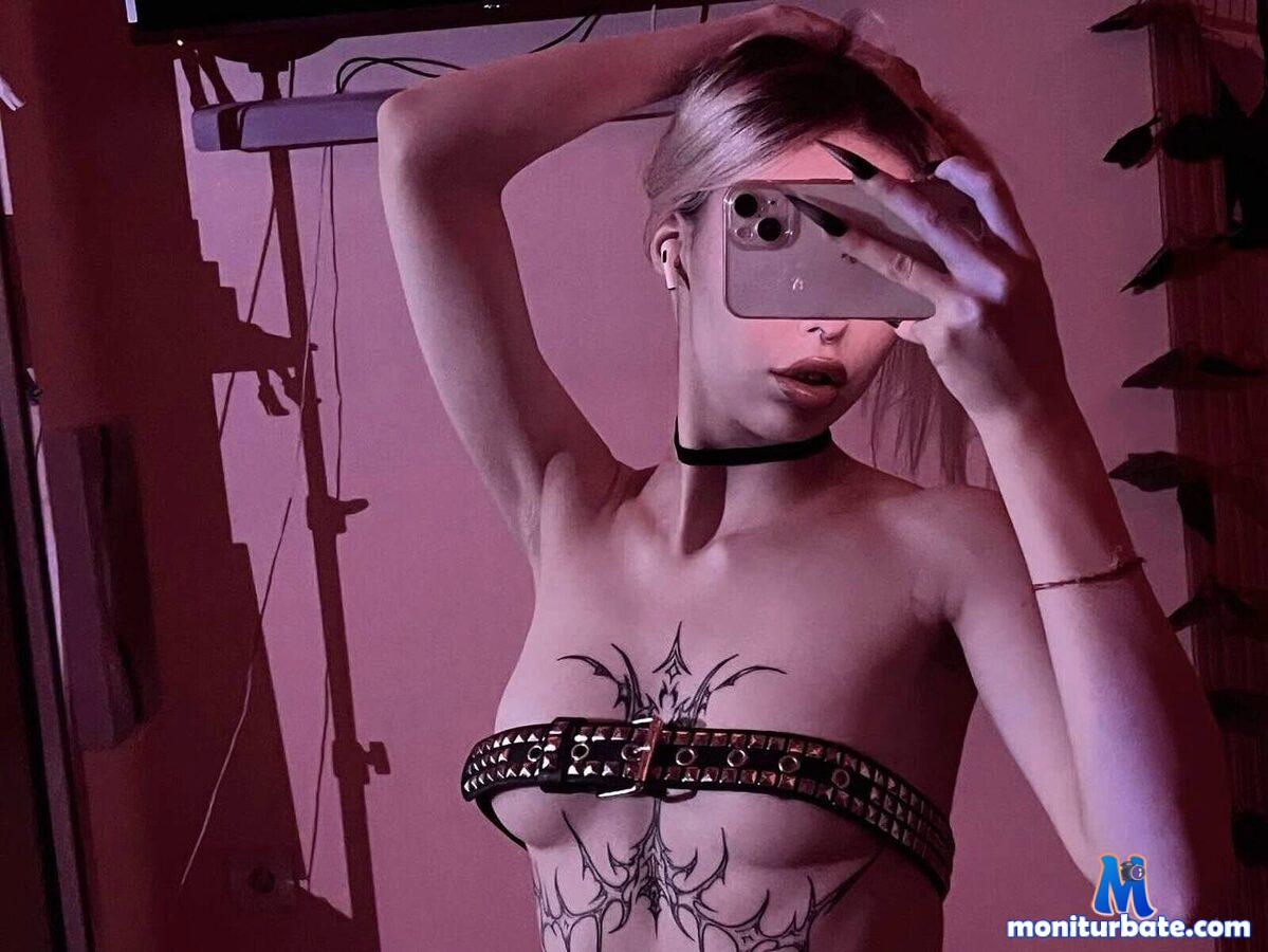 mercia-crofoot Flirt4free performer Feet Nipple Play Dirty Talk Doctor / Nurse Vibrator Legs Cowboy/Cowgirl Spanking Cosplay Rope Play Smoking