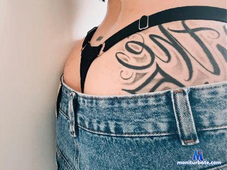 lauren-malkova flirt4free performer "I want your thoughts to get lost on my skin."