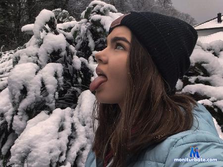 dallas-fosselman flirt4free performer Hi sweet! we want play! I'm Angie! Play with us pls!