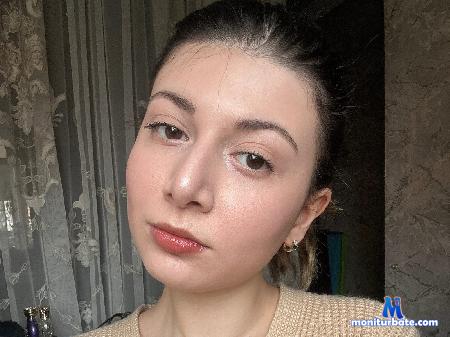 luisa-cadman flirt4free performer Hi sweet! we want play! Play with us pls!