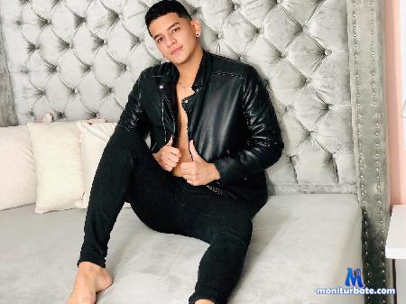 cleider-smith flirt4free performer Lets party guys!