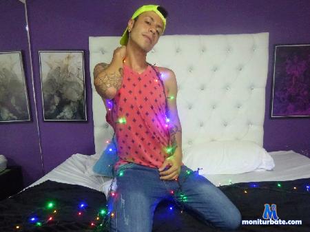 tyson-devaney flirt4free performer Hey guys welcome to my room!