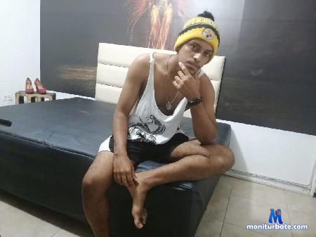 robert-zaid flirt4free performer hello guys welcome to my room I am a hot Latin boy and very accommodating