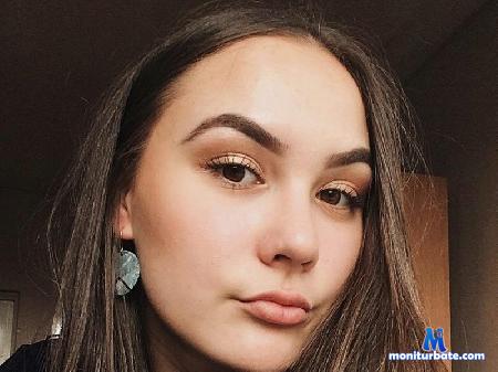 karolina-wine flirt4free performer Hot brunette wants to play