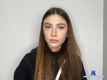 marcea-carella flirt4free performer Hi sweet! we want play! Play with us pls!
