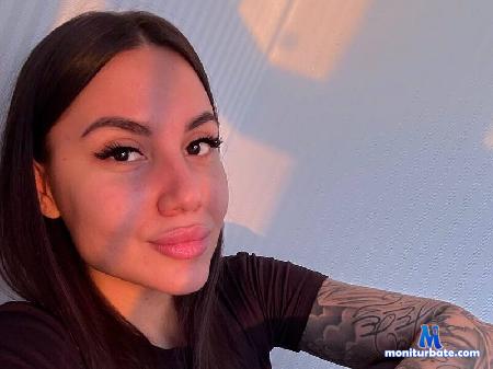 lolo-leen flirt4free performer Smart, sweet, and a little bold