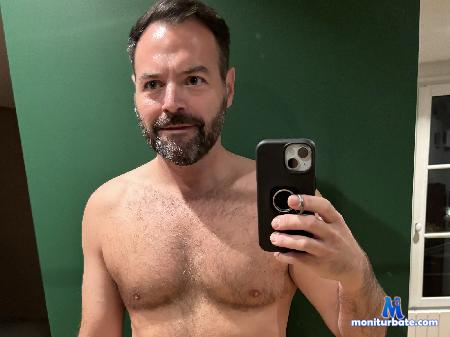 frank-loyd flirt4free performer Hairy daddy having fun at home