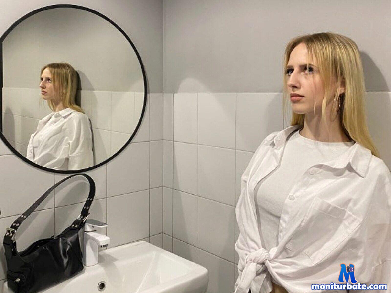 maurine-kinerson Flirt4free performer Nipple Play Dirty Talk Prisoner/Guard Student/Teacher Whip Nun/Priest Tickler Spanking Cosplay