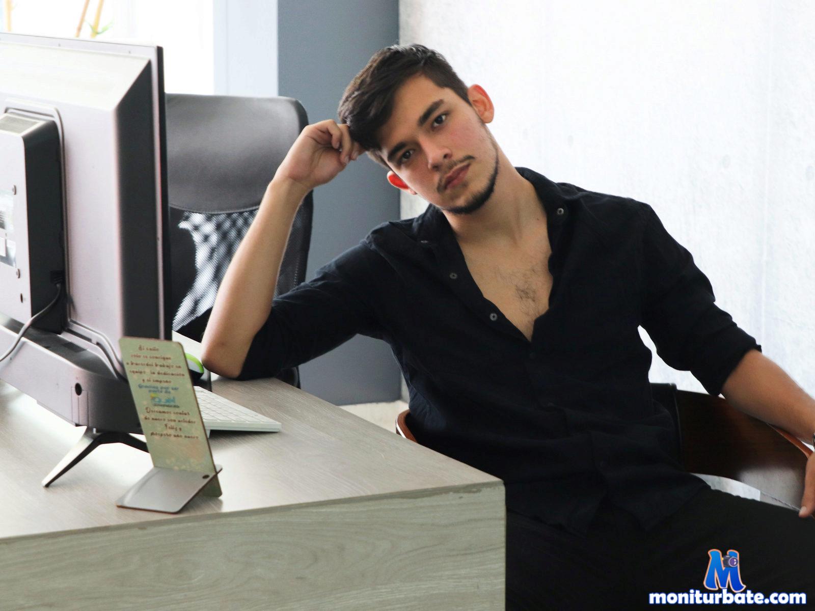 ethan-kiing Flirt4free performer Feet Role Play/Costumes Small Penis Humiliation Dirty Talk Master / Slave Student/Teacher Domination Jerk off Instruction Whip Slaves Spanking Gender Play Leather Voyeurism Smoking