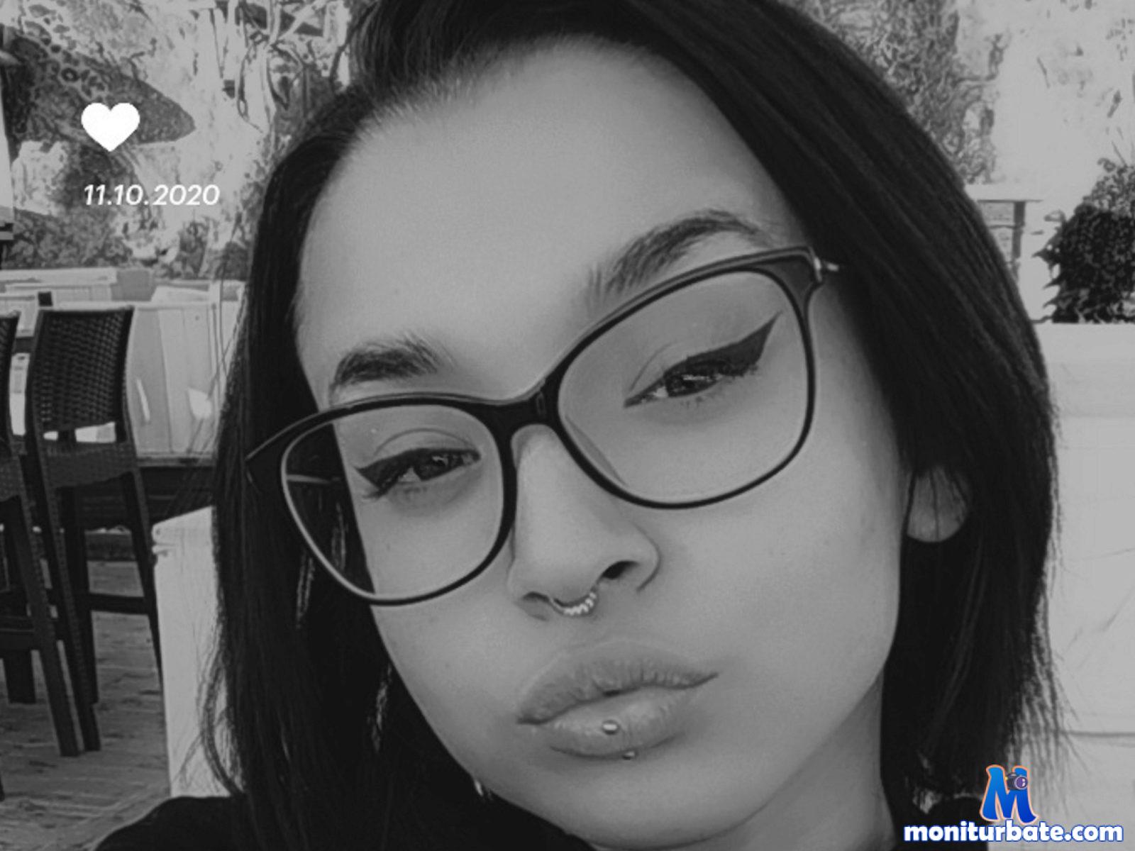 gabrielle-lee Flirt4free performer Feet Stockings/Panty Hose Legs Piercings and Tattoos Smoking