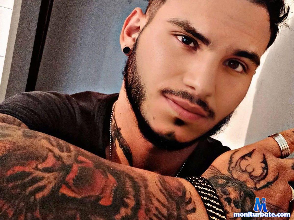 king-basstian Flirt4free performer Feet Dirty Talk Master / Slave Handcuffs Whip Cuckolding Discipline Feather Tickler Gender Play Smoking Food
