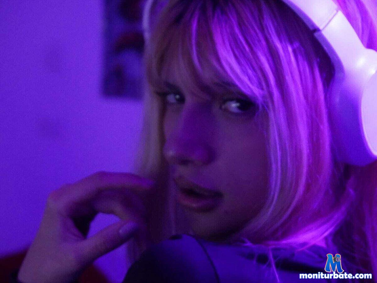 nyx-scarlett Flirt4free performer Submission Service Worker/Housewife Vibrator Glass Dildo Piercings and Tattoos Giant Dildo Spanking Big Toys Cosplay Smoking