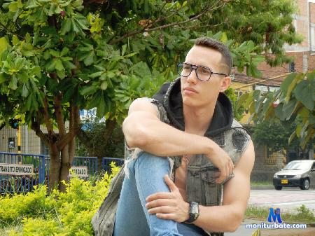 mack-coolt flirt4free performer I am a Boy I am a Man, kind, playful and more, do you dare to meet me?
