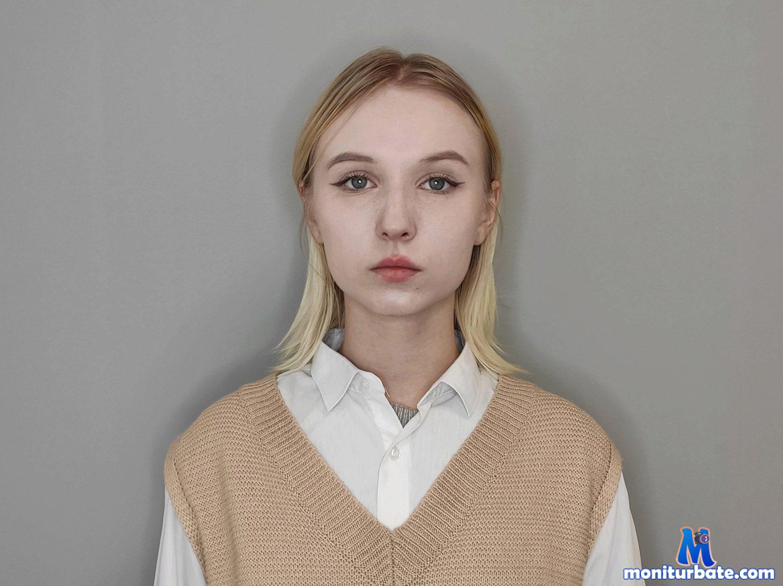 elvira-salvato Flirt4free performer Anal Feet Nipple Play Student/Teacher Vibrator Piercings and Tattoos Giant Dildo Spanking Tickling Strap-on