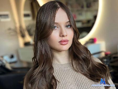 lynna-clive flirt4free performer Hi guys my name is Emma I'm new here
