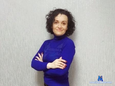 cloe-snow flirt4free performer make me feel not lonely, make me smile if you can :)